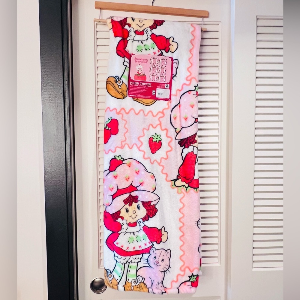 Strawberry Shortcake Throw Blanket